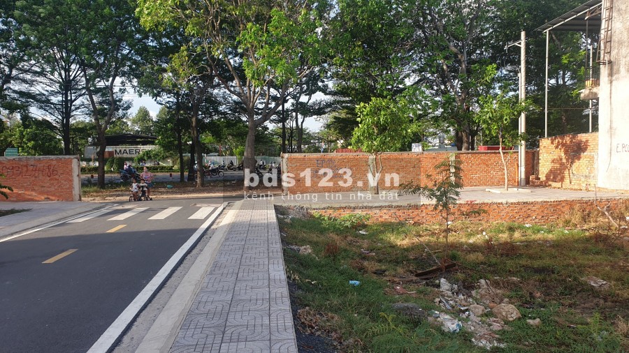 Chủ gửi 3 lô ngay ngã 4 cổng KCN Vĩnh Lộc A, mặt đường lớn, SHR, XDTD, QL1A rẽ vào 50m