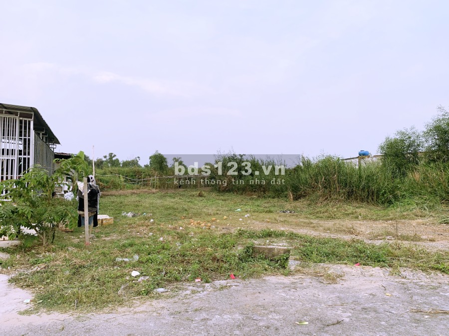 Lô góc 2 mặt tiền khu dân cư Tân Đức, giá 4 triệu/tháng, diện tích 250m2