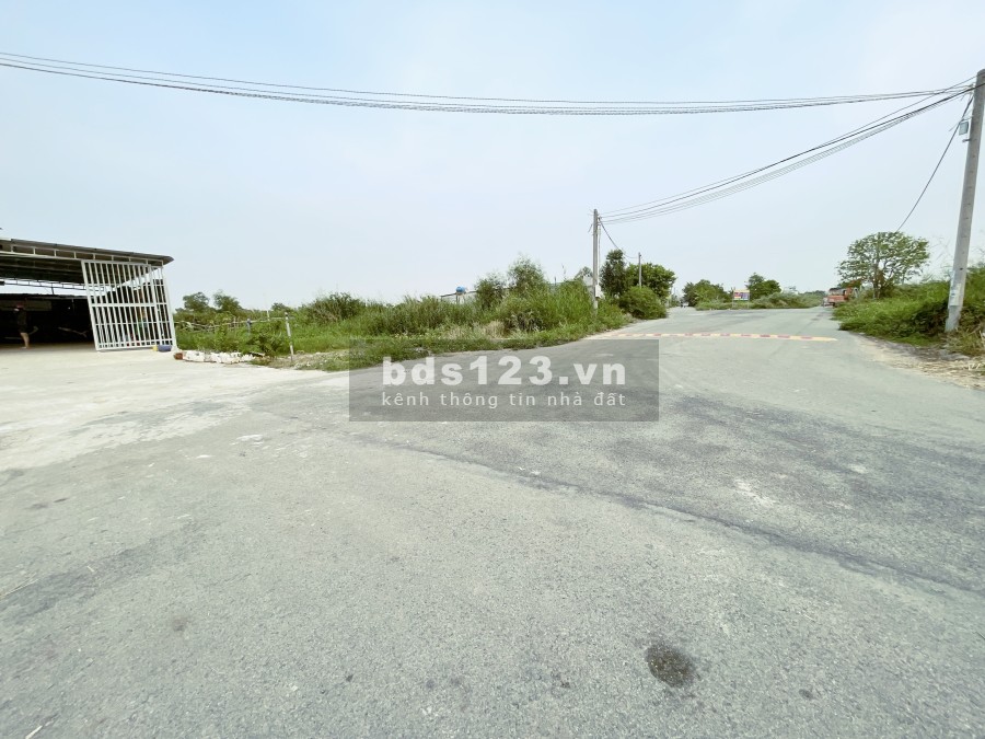 Lô góc 2 mặt tiền khu dân cư Tân Đức, giá 4 triệu/tháng, diện tích 250m2