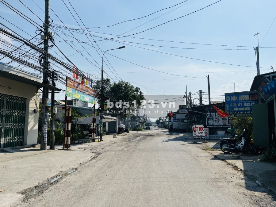 Bán nhà mặt tiền KD Chợ KP4, SHR, DT 11x38, Giá 9.8 Tỷ (Hỗ trợ vay ngân hàng)