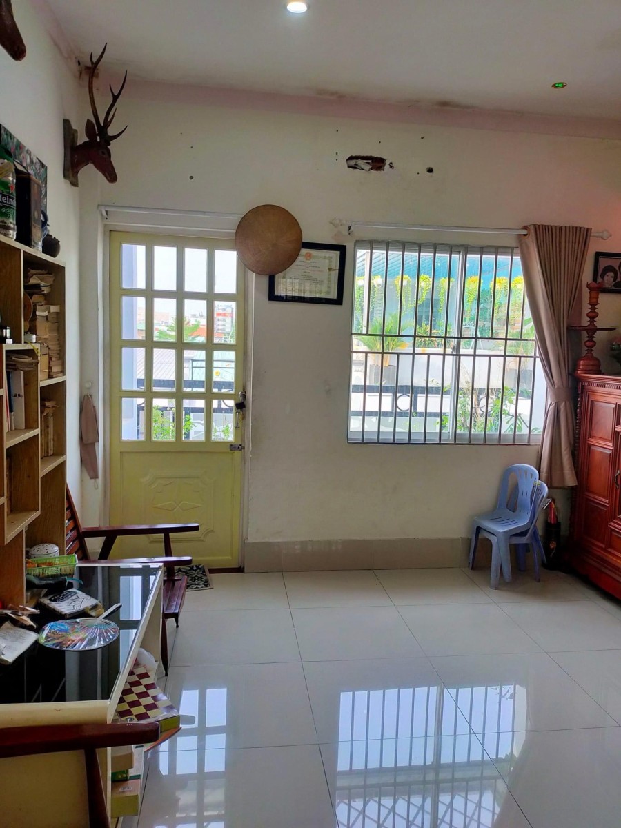 Bán gấp nhà hẻm 6m Phan Huy Ích 3 tầng dtsd 72m2 giá 6.7 tỷ, thương lượng, 3 phòn ngủ