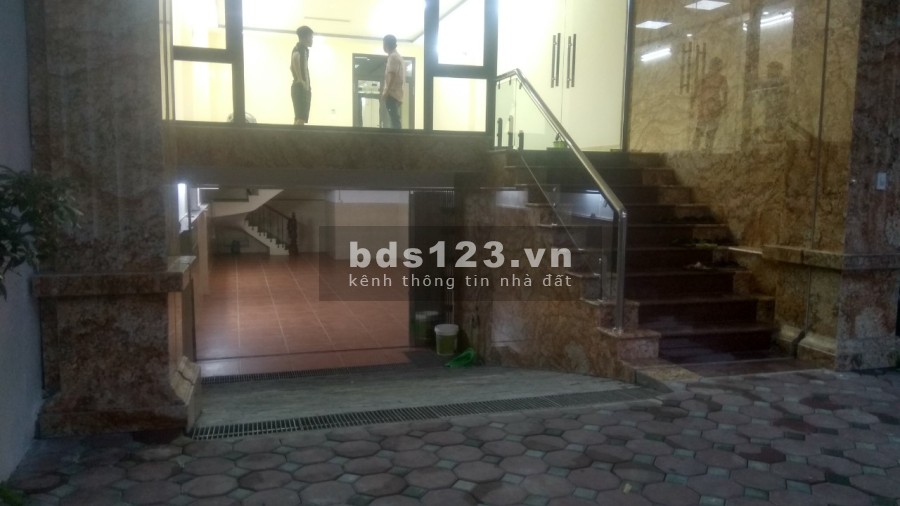 Bán nhà mới xây phố Hoàng Quốc Việt 9 tầng 80m2 KD VP giá 36 tỷ. LH 0912442669