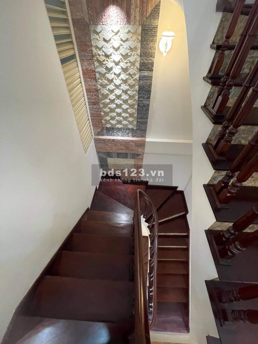 Bán nhà mặt Hồ Quỳnh ngõ 88 Võ Thị Sáu 55m2 x 5 tầng MT 4m giá 14,9 tỷ. LH 0912442669