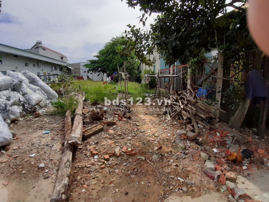 Cần tiền làm ăn nên bán gấp diên tích 360m, đất mặt tiền đường nhựa 16m, sổ sẵn