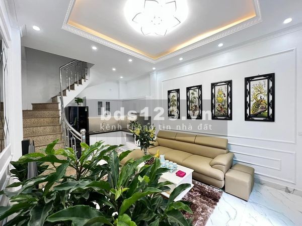 Bán nhà Thanh Xuân cực đẹp sát ngã Tư Sở, Royal khu an sinh thuận tiện, dt 26m2, giá 2.35 tỷ