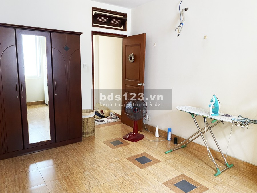 Bán nhà mặt tiền đường số 40 vị trí đẹp phường Tân Phong, Quận 7 sổ hồng chính chủ