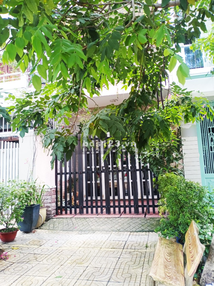 Bán nhà mặt tiền đường số 40 vị trí đẹp phường Tân Phong, Quận 7 sổ hồng chính chủ