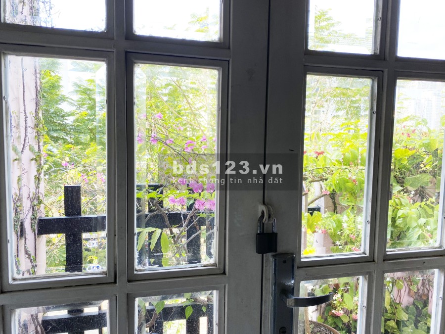 Bán nhà mặt tiền đường số 40 vị trí đẹp phường Tân Phong, Quận 7 sổ hồng chính chủ