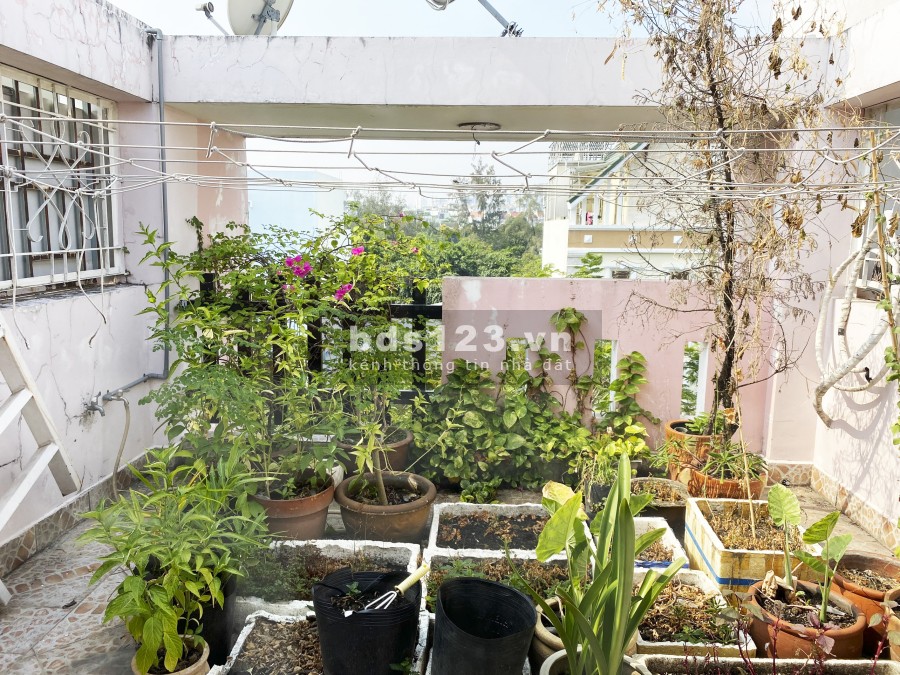 Bán nhà mặt tiền đường số 40 vị trí đẹp phường Tân Phong, Quận 7 sổ hồng chính chủ