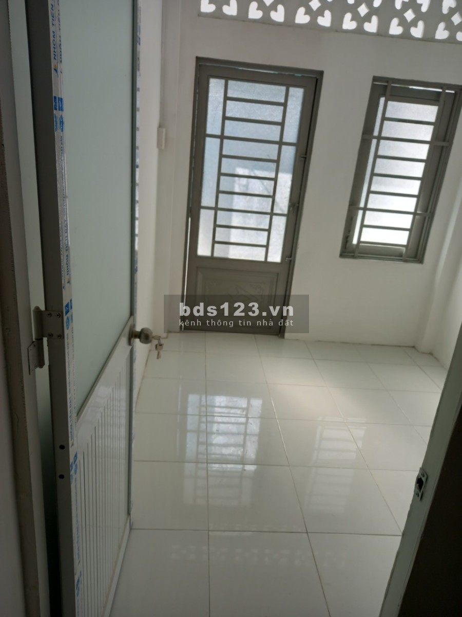 Nhà Quận 6 giá rẻ đường Phạm Phú Thứ giá bán 2.75 tỷ, thương lượng lh 0795794831
