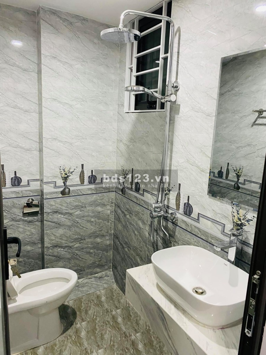 Bán Lê Trọng Tấn vị trí miễn chê, 4 tầng, giá bán 4.8 tỷ vị trí đắc địa, khu dân trí cao