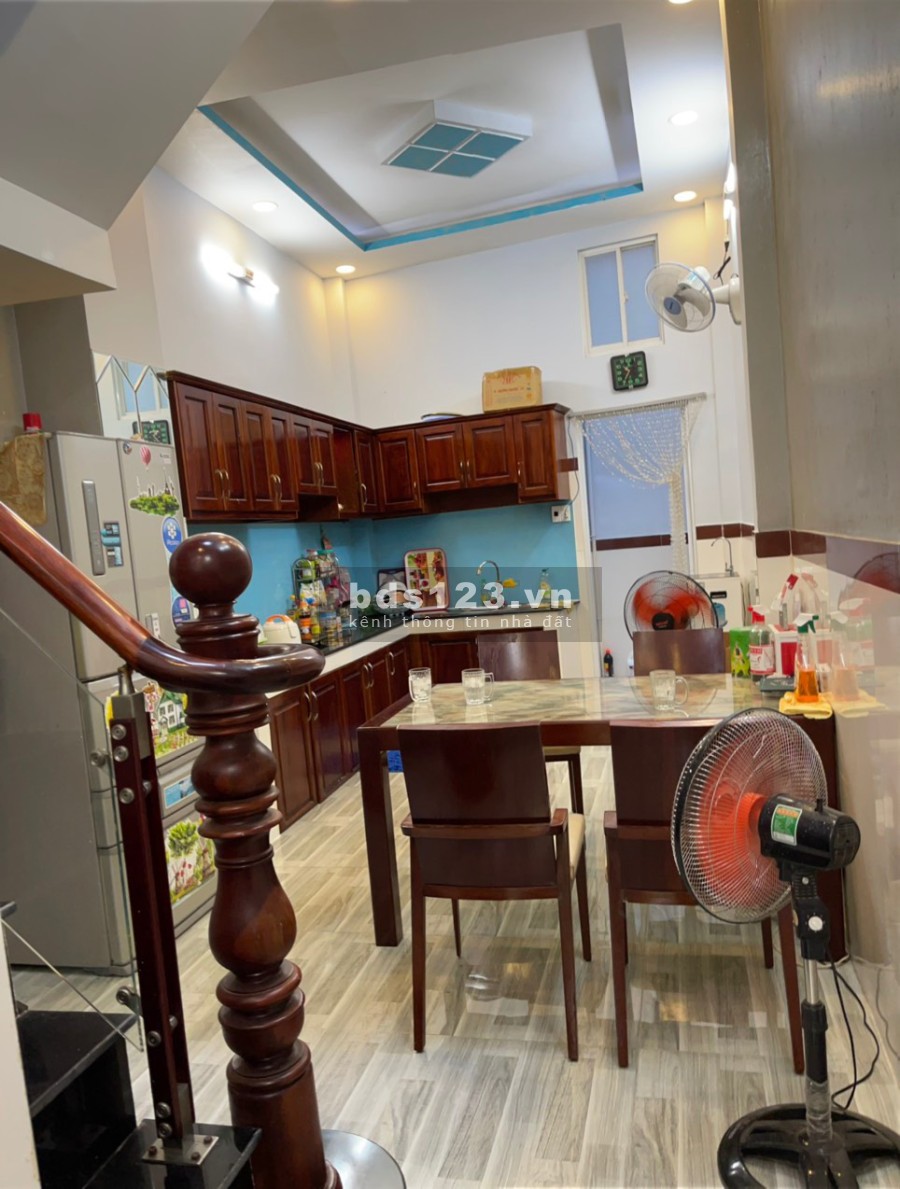 Nhà mới 3 tầng, giá 4 tỷ, hẻm xe hơi phường 15, Quận 8 khu dân trí cao, hàng xóm văn minh