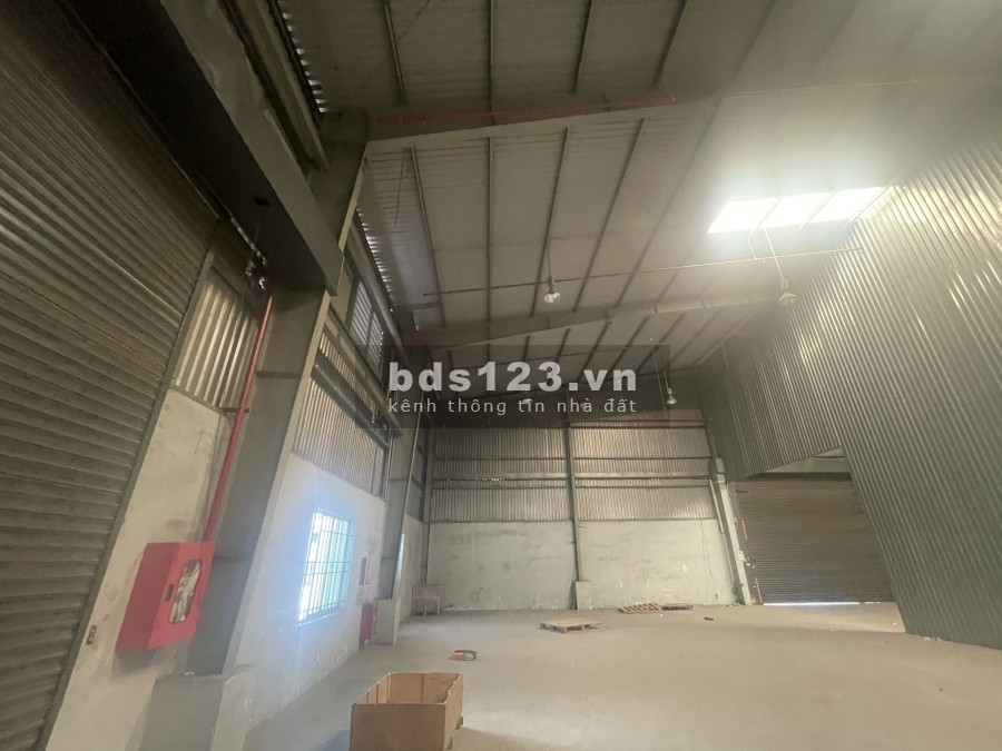 Cho thuê kho, xưởng 2.100m2 ngã tư Bình Phước, Thủ Đức giá 90 nghìn/m2/tháng