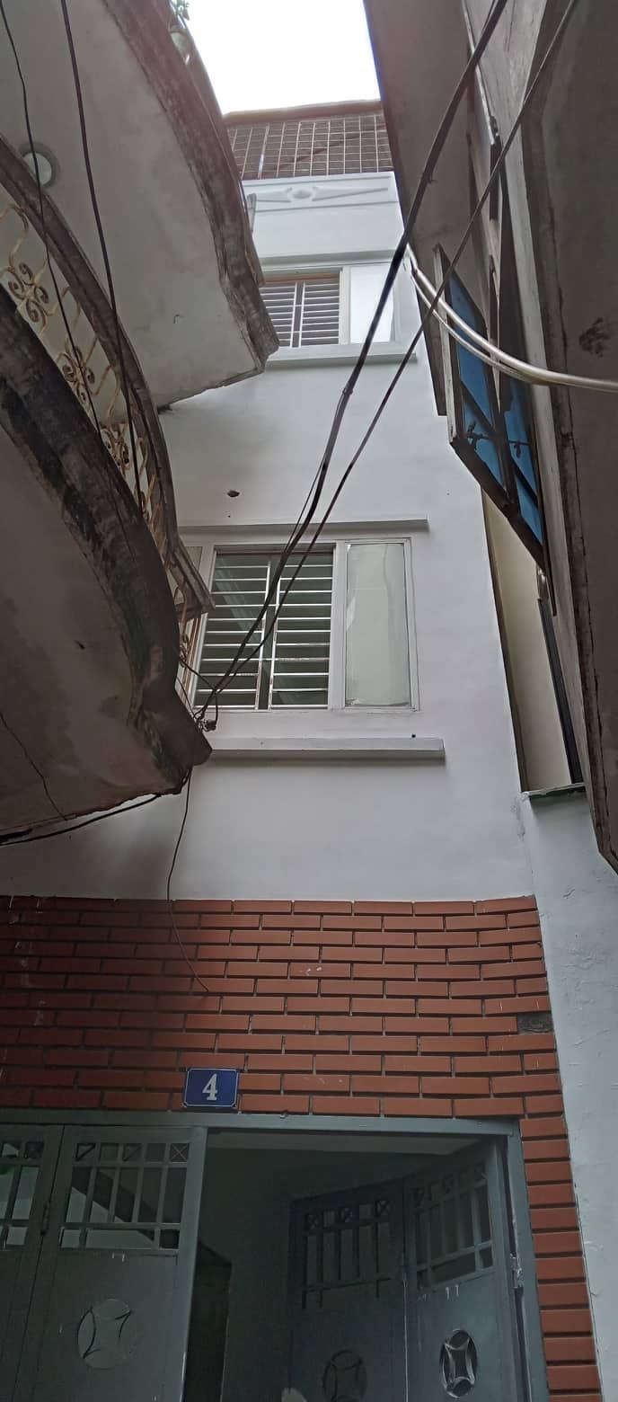 Bán nhà ngõ Thổ Quan, nhà đẹp mới xây diện tích rộng, trung tâm Đống Đa, chợ trạm y