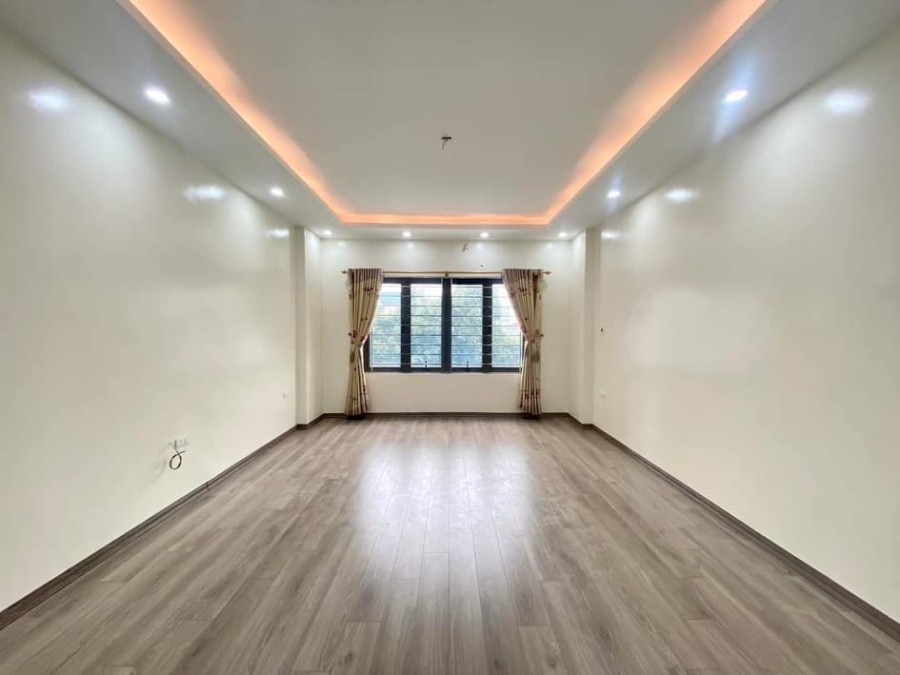 Bán nhà mới đẹp 47m2*5 tầng mặt tiền 4.5m, 50m ra Phố Ngọc Thụy giá bán chỉ 4.8 tỷ.