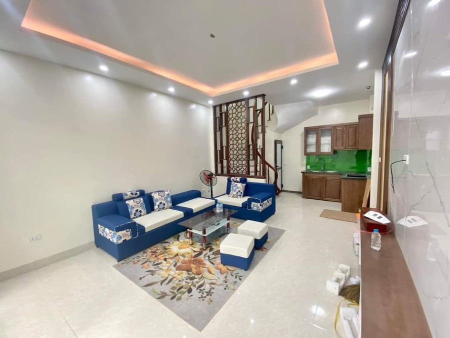 Bán nhà mới đẹp 47m2*5 tầng mặt tiền 4.5m, 50m ra Phố Ngọc Thụy giá bán chỉ 4.8 tỷ.