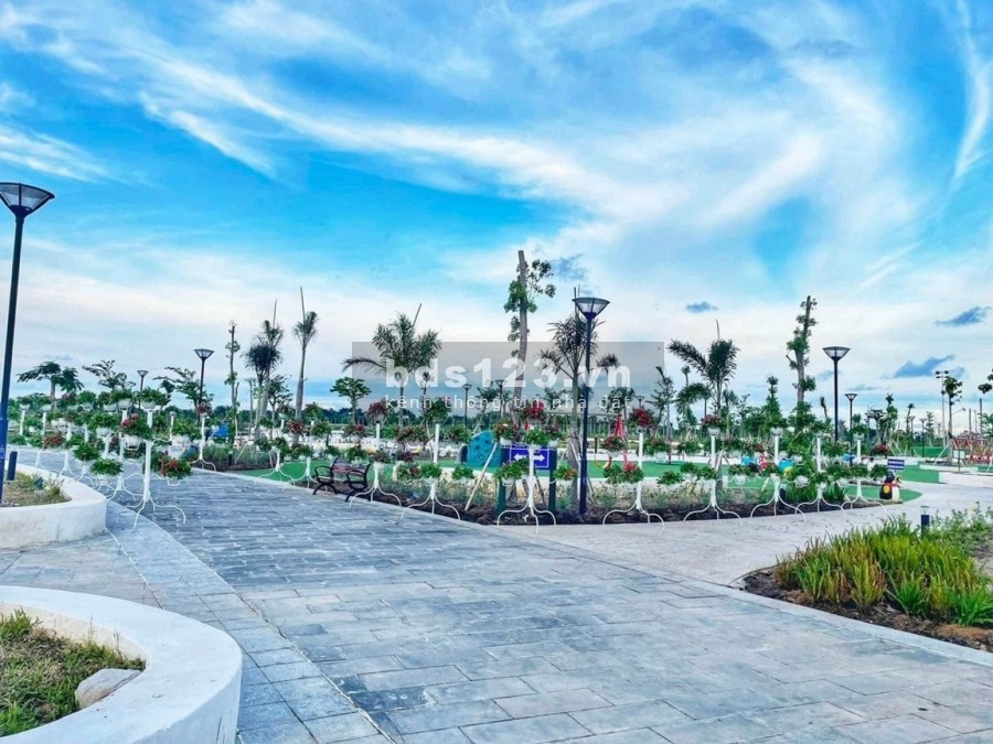 Bán gấp nền thổ cư ngay trung tâm tp Cà Mau giáp sân bay, liên hệ 0827023299