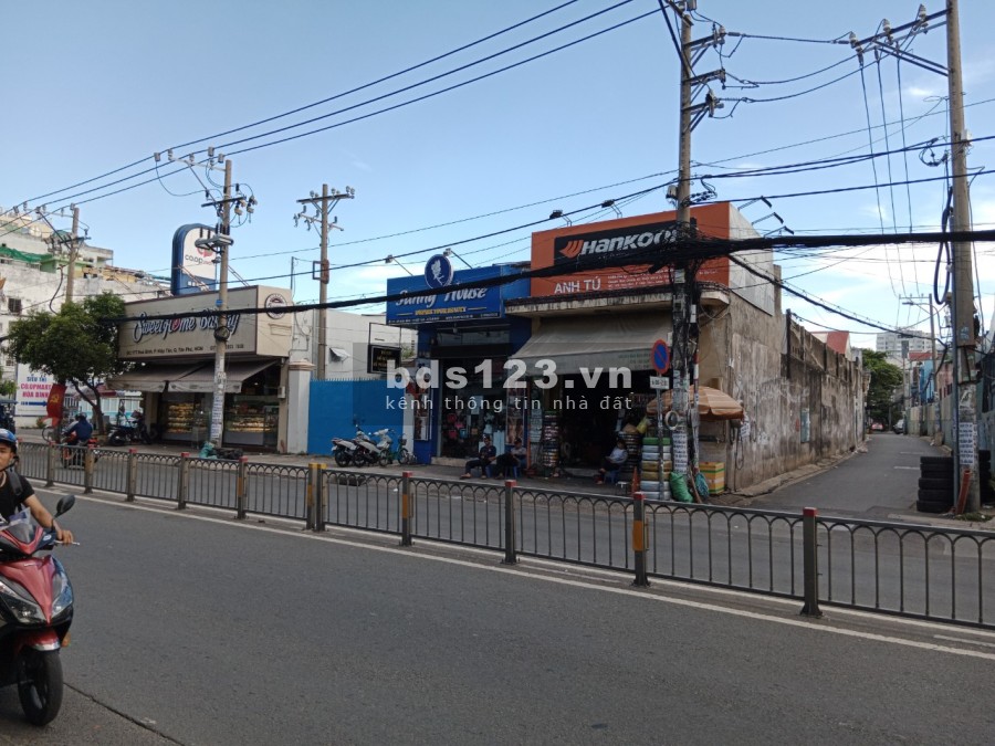 Cần bán nhà 2MT đường Hòa Bình ,Hiệp Tân, Tân Phú. DT 3000m2 giá chỉ 71tr/m2