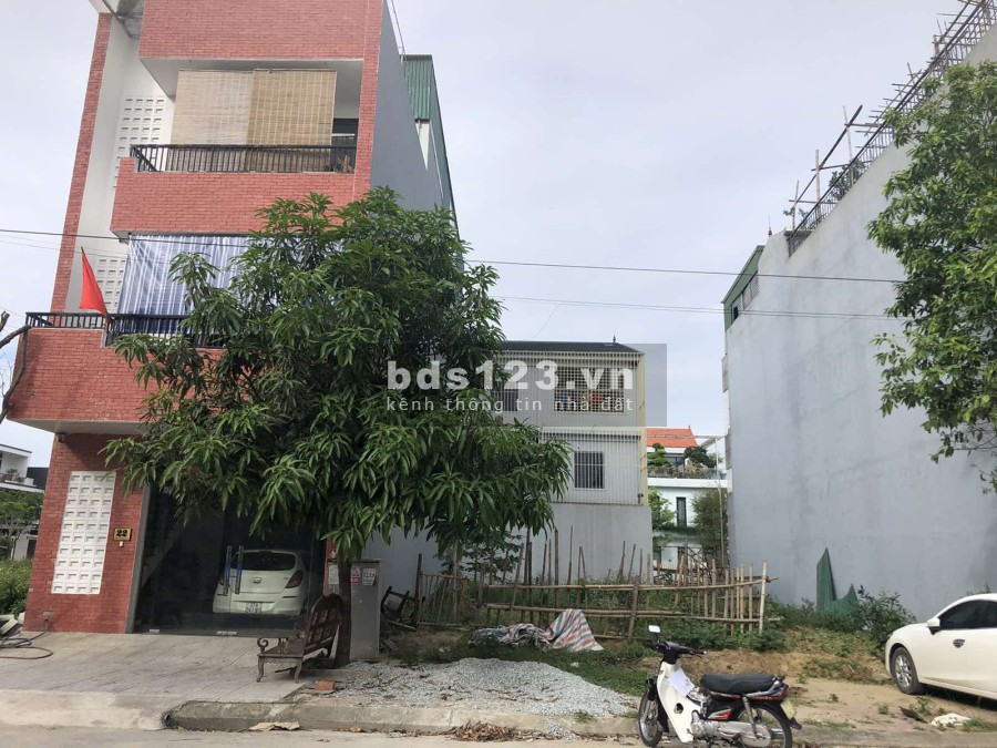 Bán lô đất dự án Nam Lê Lợi Tp Vinh diện tích 110m2 đường: 18m giá 3 tỷ hơn, sổ sẵn