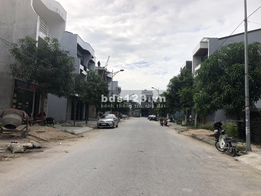 Bán lô đất dự án Nam Lê Lợi Tp Vinh diện tích 110m2 đường: 18m giá 3 tỷ hơn, sổ sẵn