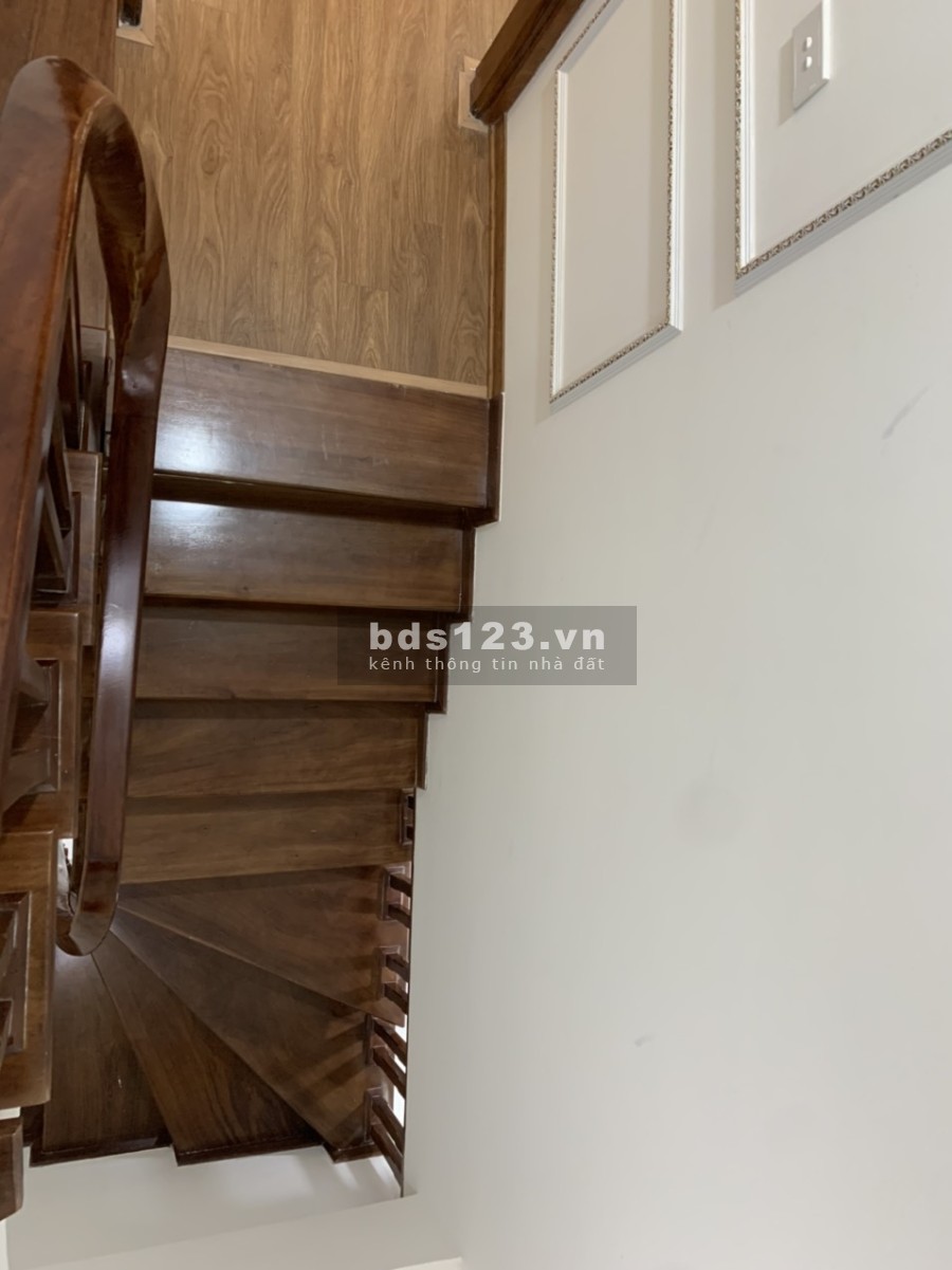 Nhà đẹp mới tinh phố Hoàng Quốc Việt, Nghĩa Tân, Cầu Giấy diện tích 35m2, 5 tầng giá 4.2 tỷ
