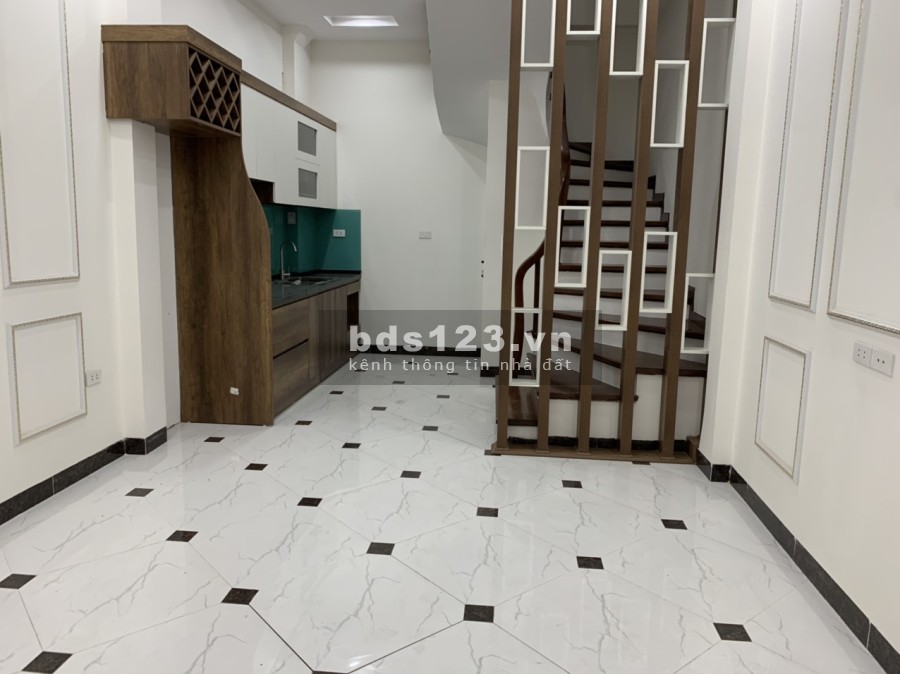 Nhà đẹp mới tinh phố Hoàng Quốc Việt, Nghĩa Tân, Cầu Giấy diện tích 35m2, 5 tầng giá 4.2 tỷ