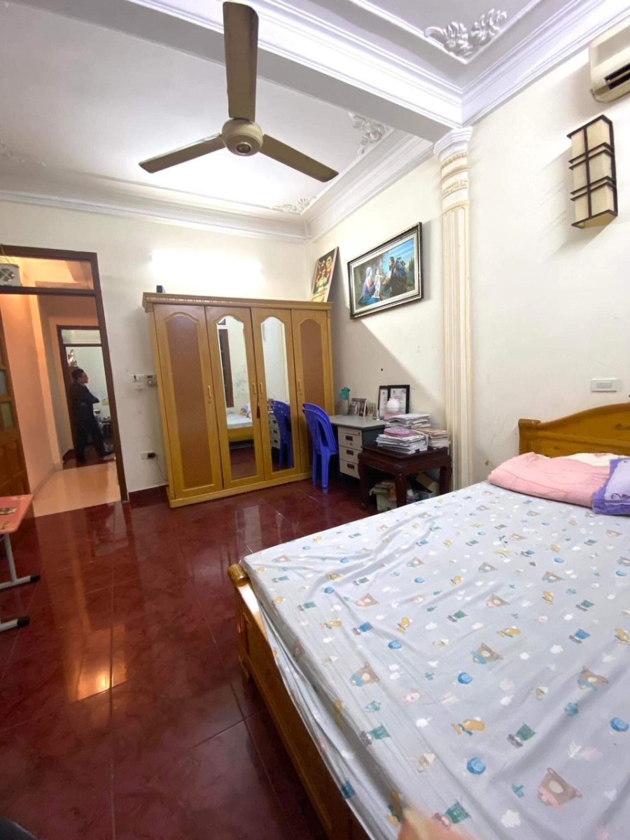 Bán gấp nhà phố Giáp bát 45m giá 3.45 tỷ thương lượng chính chủ 4 tầng gần phố