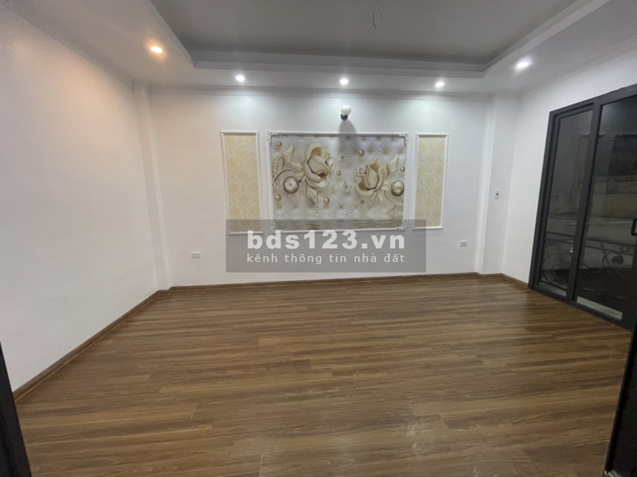 Nhà đẹp mới tinh phố Hoàng Quốc Việt, Nghĩa Tân, Cầu Giấy diện tích 35m2, 5 tầng giá 4.2 tỷ