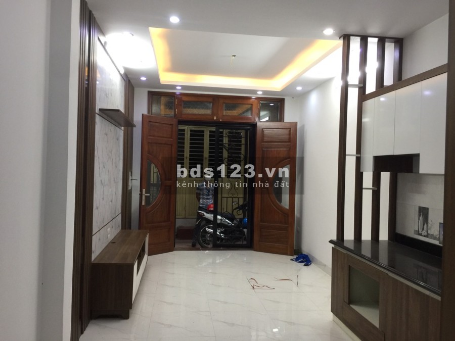 Nhà đẹp mới tinh phố Hoàng Quốc Việt, Nghĩa Tân, Cầu Giấy diện tích 35m2, 5 tầng giá 4.2 tỷ