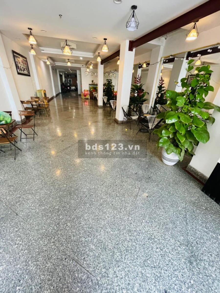 Bán toà nhà 8 tầng dtsd 167m2 mặt phố Yên Phụ doanh thu 210tr/th. LH 0912442669