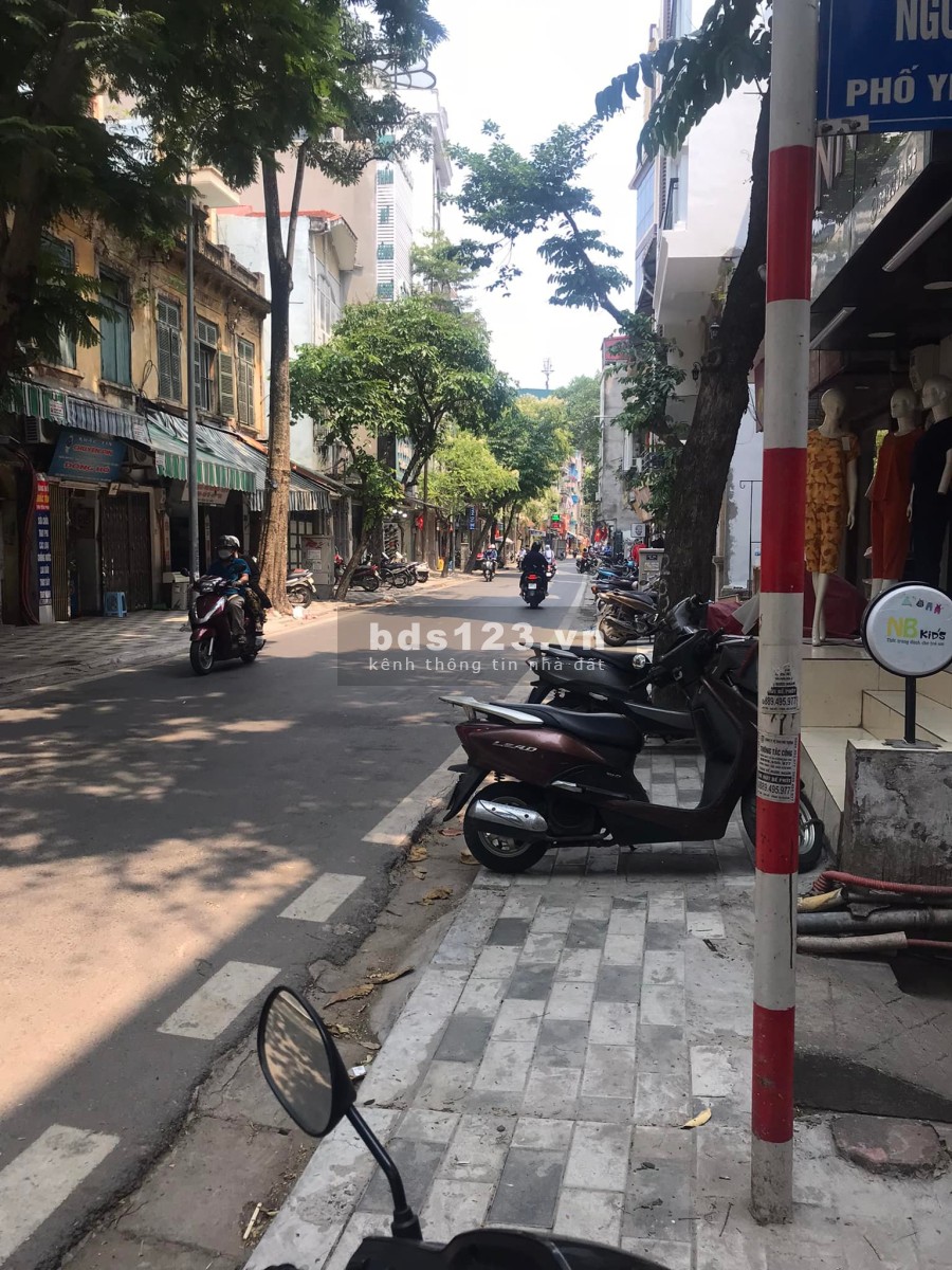Bán toà nhà 8 tầng dtsd 167m2 mặt phố Yên Phụ doanh thu 210tr/th. LH 0912442669