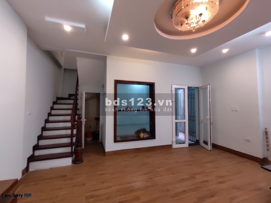 Bán nhà Thạch Bàn, ngõ thông đường rộng, ô tô vào nhà, 10 bước ra mặt đường, 1 phút Aeon Long Biên.