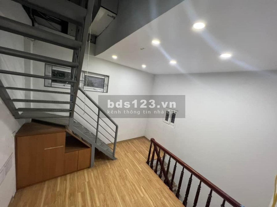Giá nhỉnh 2 tỷ hơn 50m ra ô tô tránh nhà đẹp ở ngay trung tâm Xa La, lh 0975661186