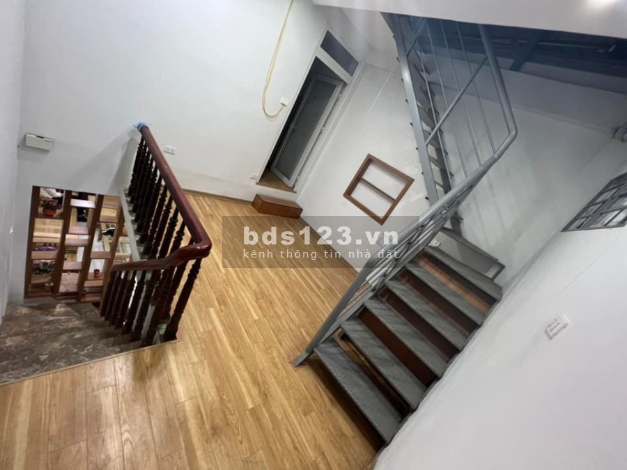 Giá nhỉnh 2 tỷ hơn 50m ra ô tô tránh nhà đẹp ở ngay trung tâm Xa La, lh 0975661186