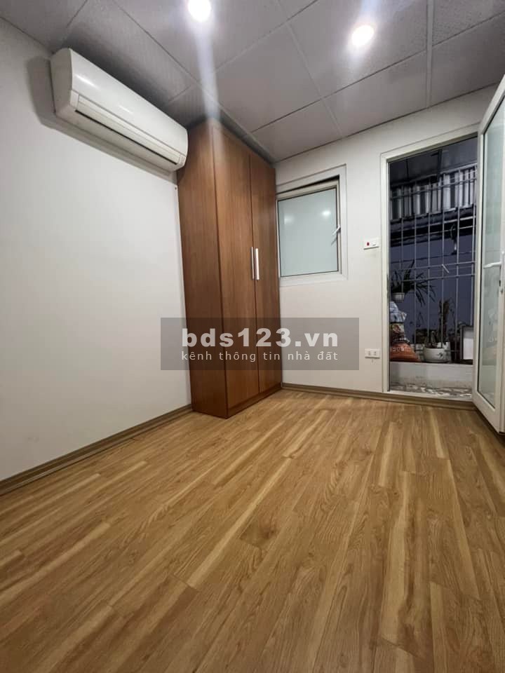 Giá nhỉnh 2 tỷ hơn 50m ra ô tô tránh nhà đẹp ở ngay trung tâm Xa La, lh 0975661186