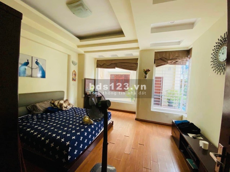 Bán nhà Hoàng Quốc Việt khu phân lô ô tô dtsd 54m2, 5 tầng đúc, giá bán 8.2 tỷ, sổ sẵn
