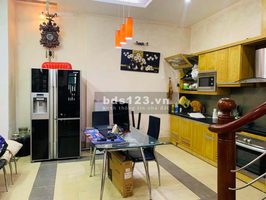 Bán nhà Hoàng Quốc Việt khu phân lô ô tô dtsd 54m2, 5 tầng đúc, giá bán 8.2 tỷ, sổ sẵn
