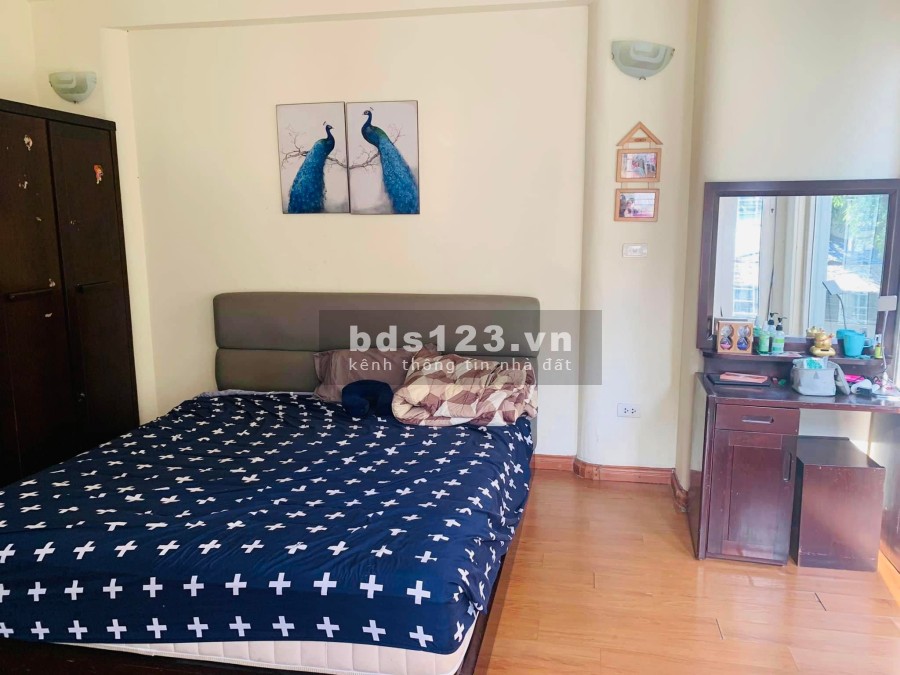 Bán nhà Hoàng Quốc Việt khu phân lô ô tô dtsd 54m2, 5 tầng đúc, giá bán 8.2 tỷ, sổ sẵn