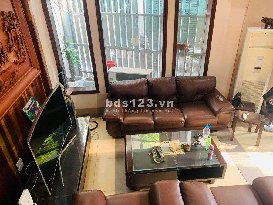 Bán nhà Hoàng Quốc Việt khu phân lô ô tô dtsd 54m2, 5 tầng đúc, giá bán 8.2 tỷ, sổ sẵn