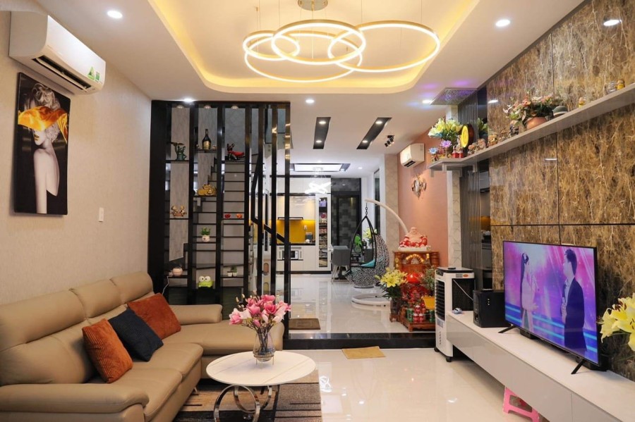 Nhà đẹp 3 tầng, tặng nội thất, dtsd 4x16m, gần đường Nguyễn Sơn Tân Phú, nhỉnh 9 tỷ.