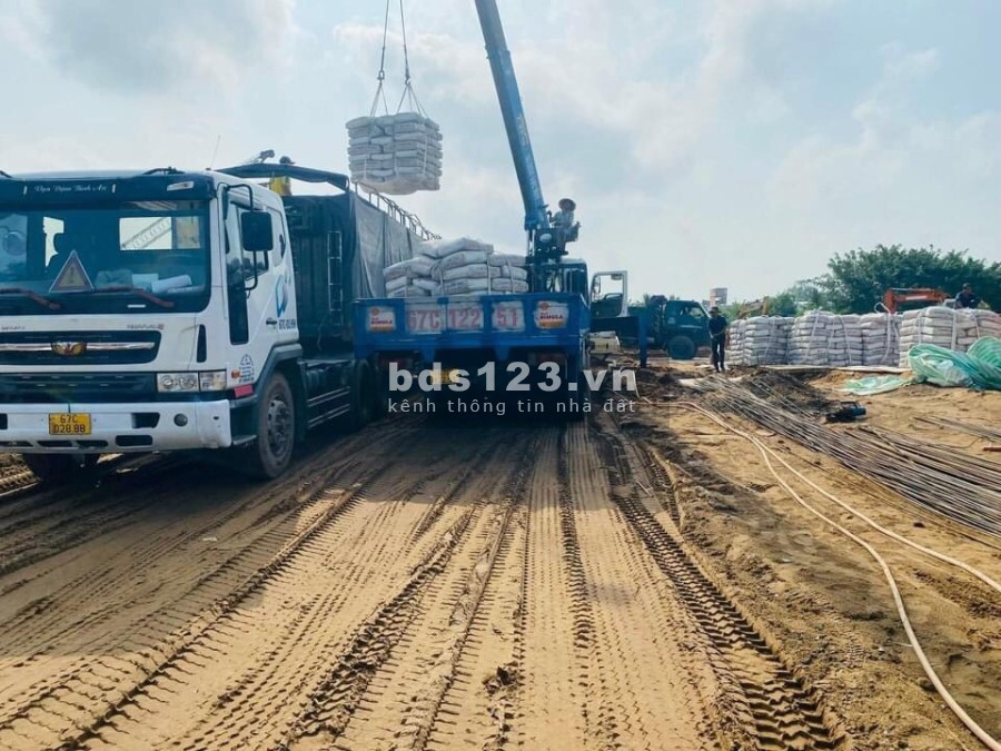 Bán đất mặt tiền ngay trung tâm chợ view núi