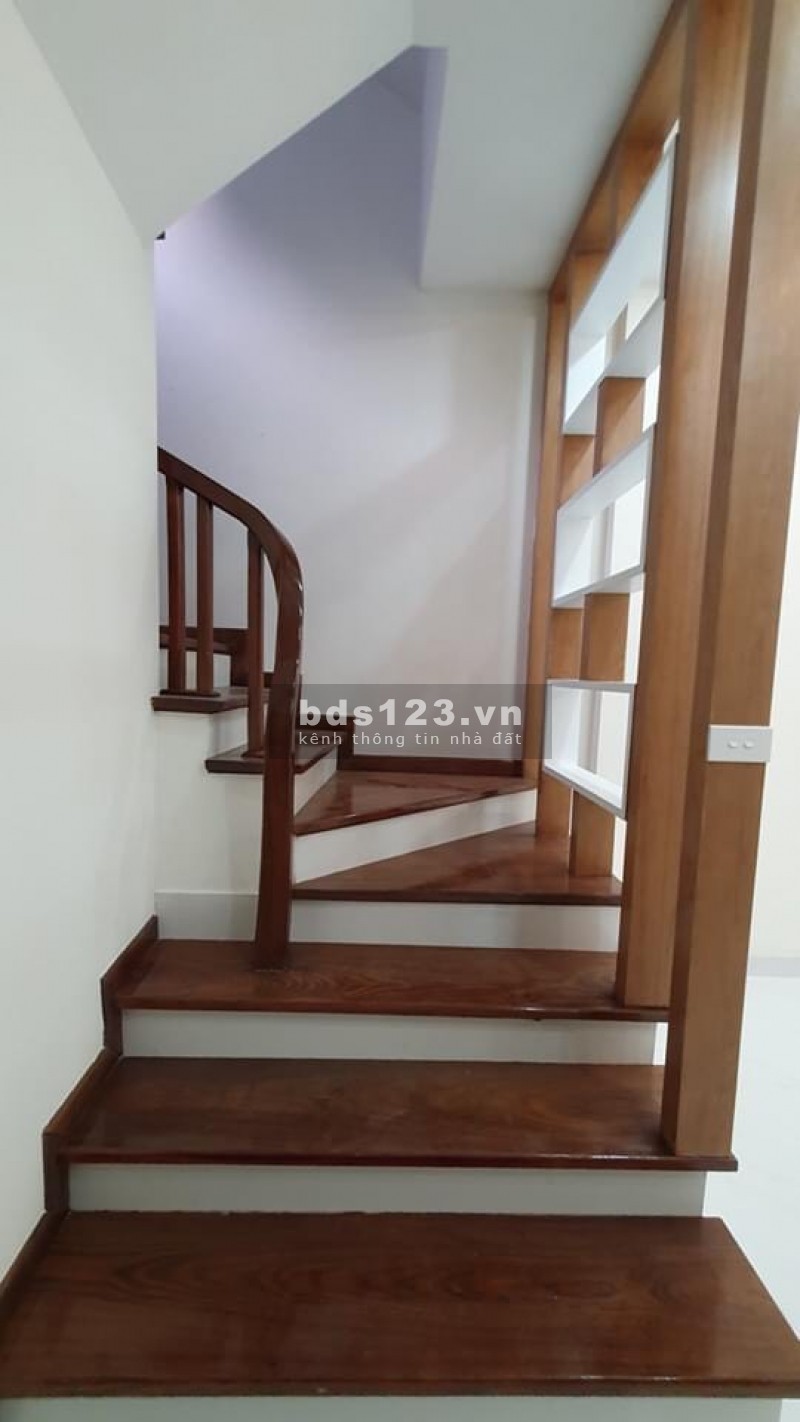 Bán nhà PL mới đẹp ở luôn 5 tầng x 30m2 ngõ 639 Hoàng Hoa Thám giá 4,2 tỷ. LH 0912442669