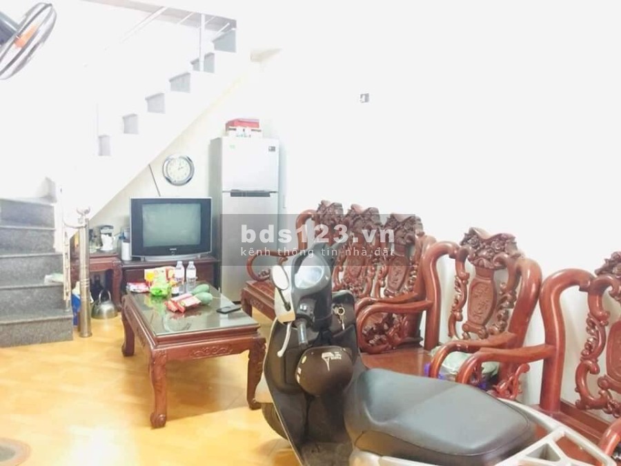 Bán gấp nhà 4 tầng Phố Hồng Mai, diện tich 40m2, MT 3,5m2, giá 2,5 tỷ.
