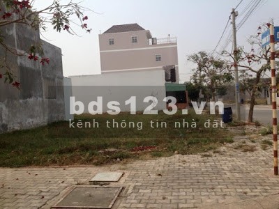 Bán gấp 300m2 đất gần chợ, khu dân đông sổ hồng riêng thổ cư 100% giá 820 triệu, bao Sổ