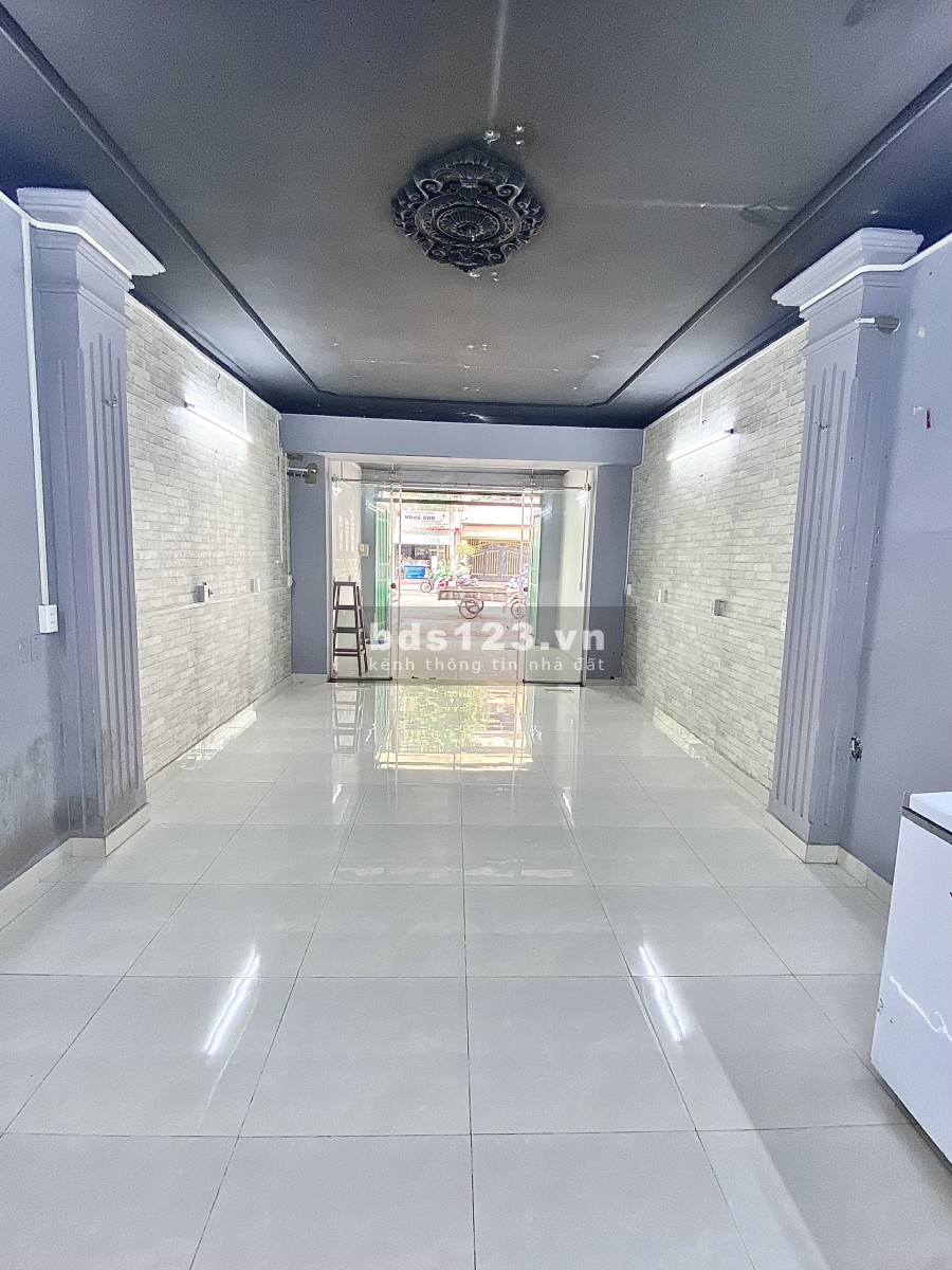 Cho thuê mặt bằng dtsd 48m2 mặt tiền đường Dương Quang Đông, lối đi riêng, mặt bằng lớn