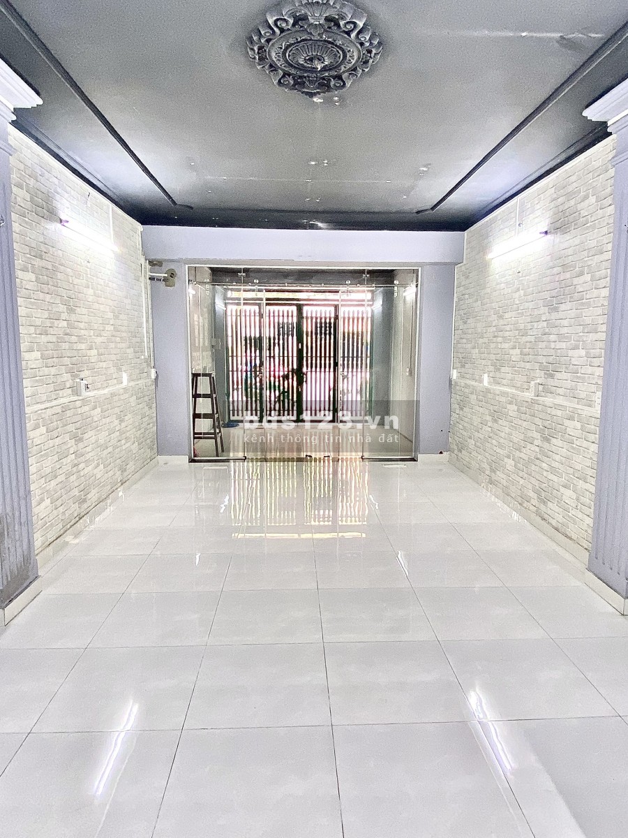 Cho thuê mặt bằng dtsd 48m2 mặt tiền đường Dương Quang Đông, lối đi riêng, mặt bằng lớn