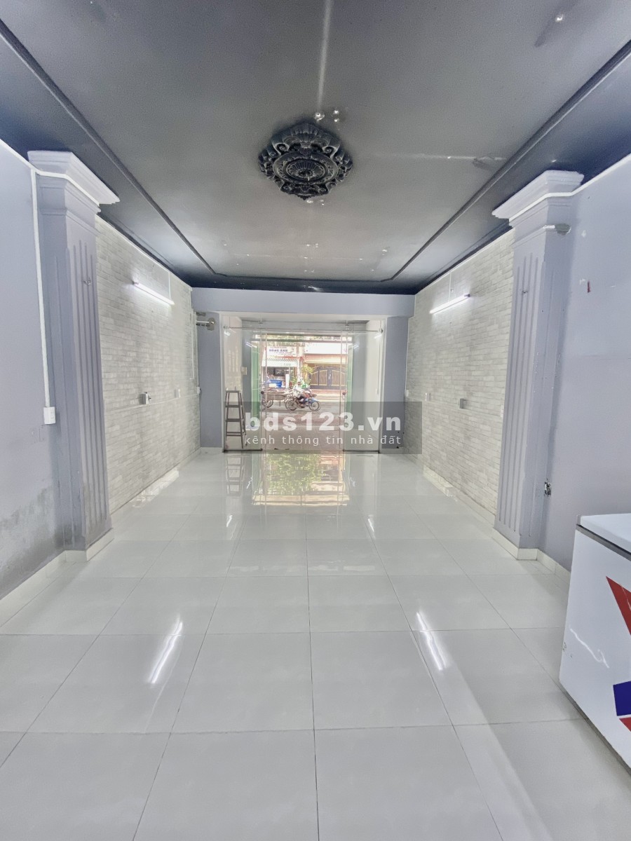 Cho thuê mặt bằng dtsd 48m2 mặt tiền đường Dương Quang Đông, lối đi riêng, mặt bằng lớn