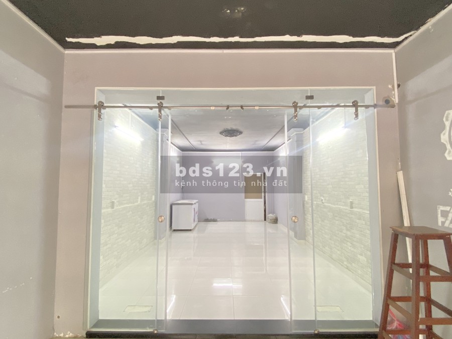Cho thuê mặt bằng dtsd 48m2 mặt tiền đường Dương Quang Đông, lối đi riêng, mặt bằng lớn