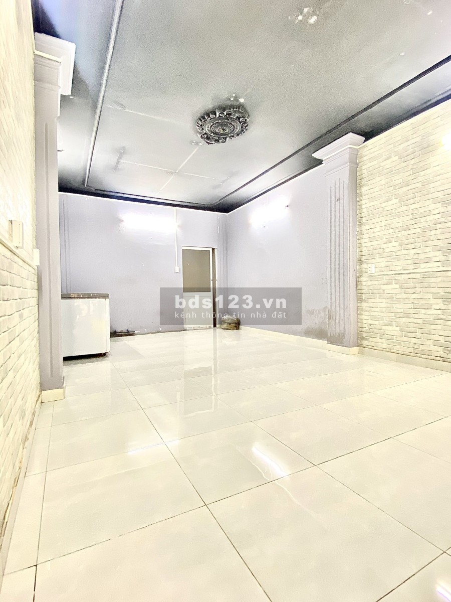 Cho thuê mặt bằng dtsd 48m2 mặt tiền đường Dương Quang Đông, lối đi riêng, mặt bằng lớn