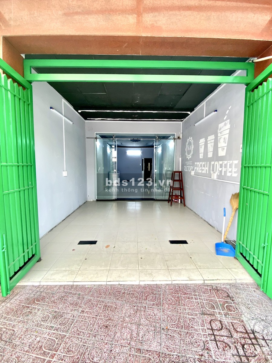 Cho thuê mặt bằng dtsd 48m2 mặt tiền đường Dương Quang Đông, lối đi riêng, mặt bằng lớn